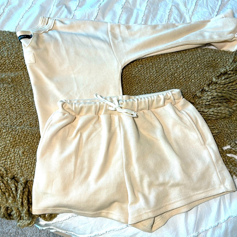 Two-Piece Comfy Set - Long Sleeve & Shorts - Beige